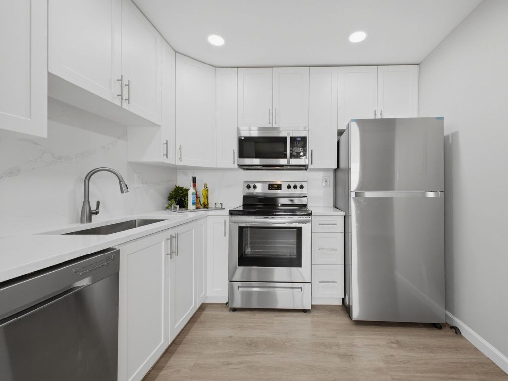 Photo of 801 Flanders Q Dr, Delray Beach, FL 33484 (MLS # B26020888)