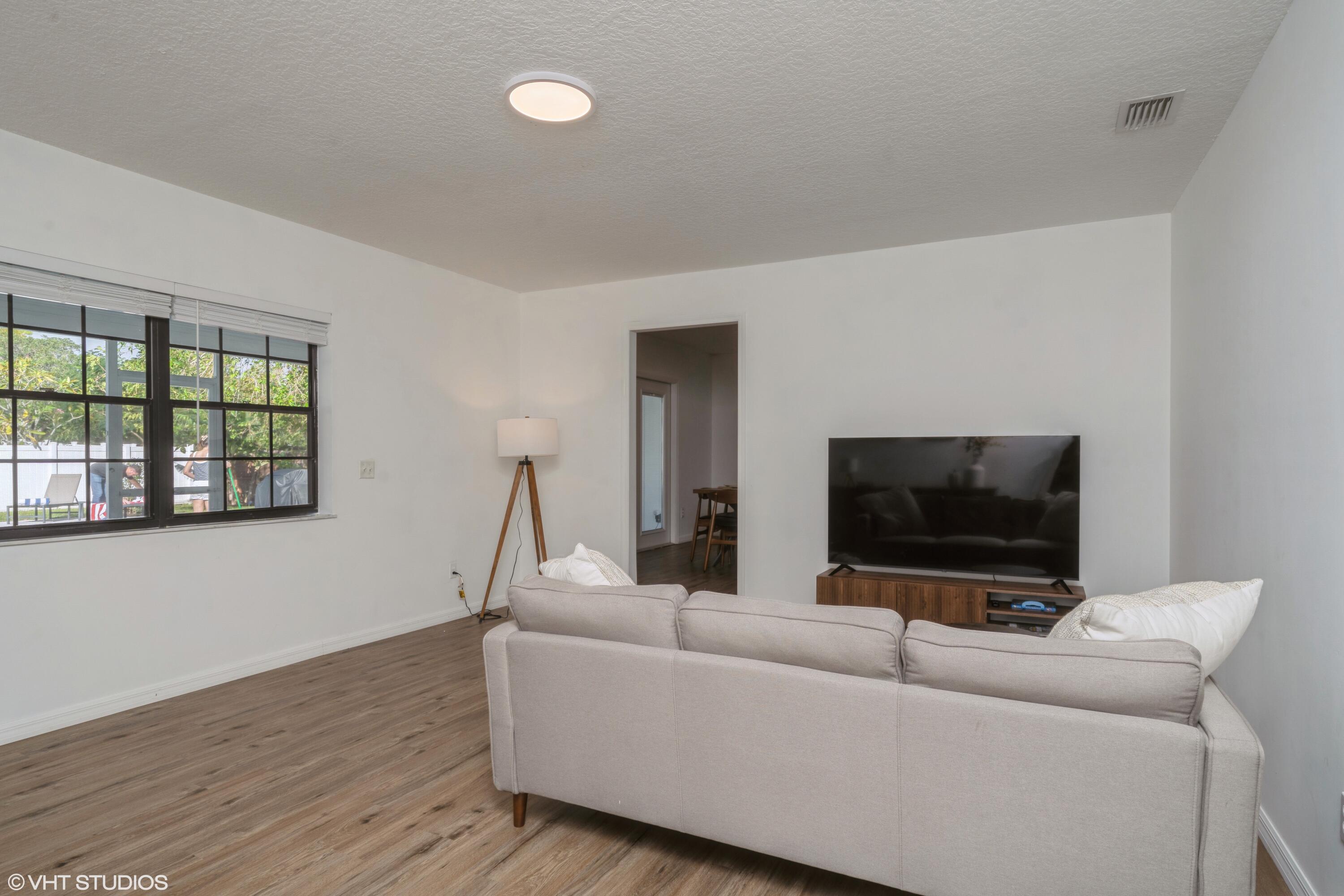 PINECREST SUB UNIT 1 - Residential