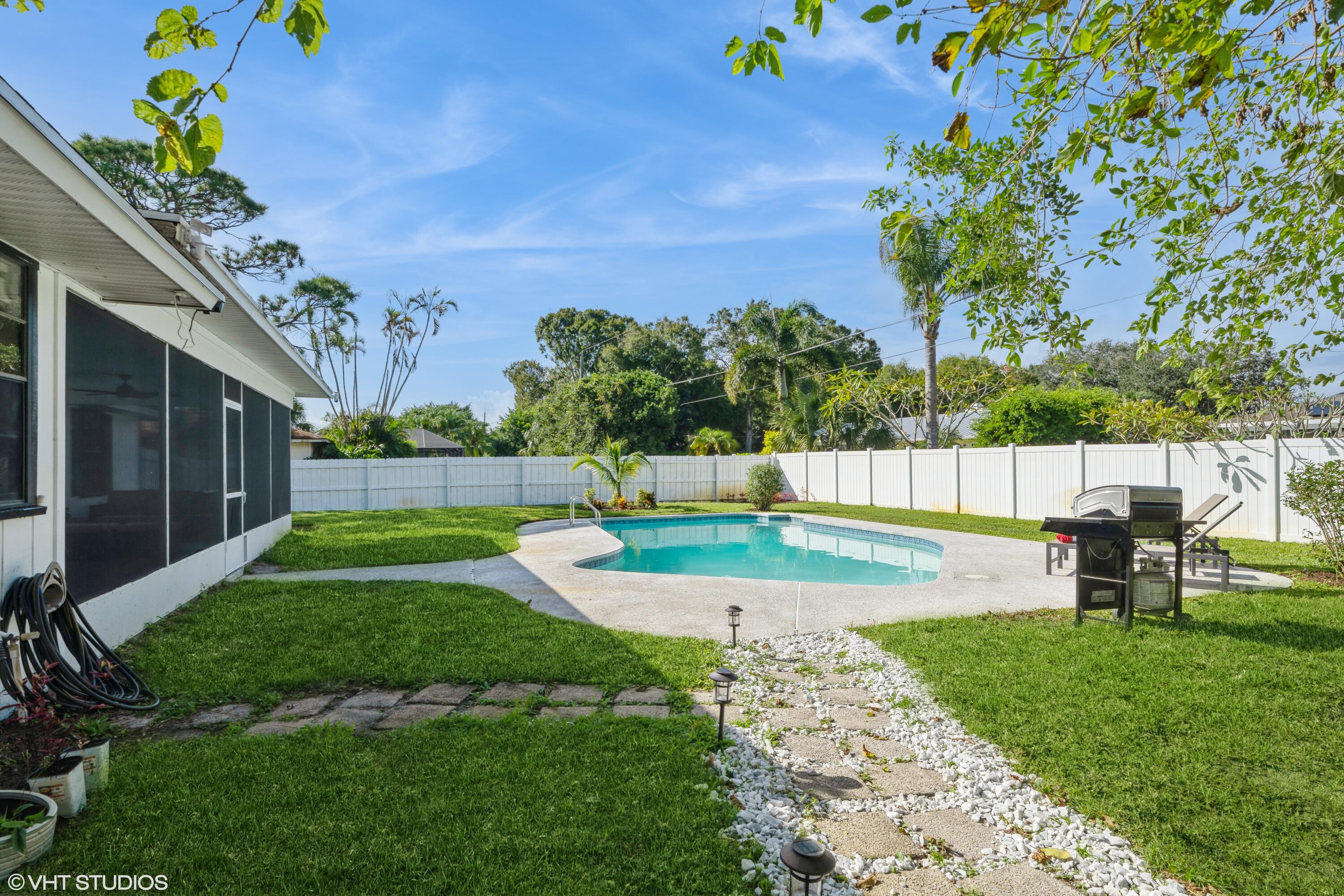 PINECREST SUB UNIT 1 - Residential