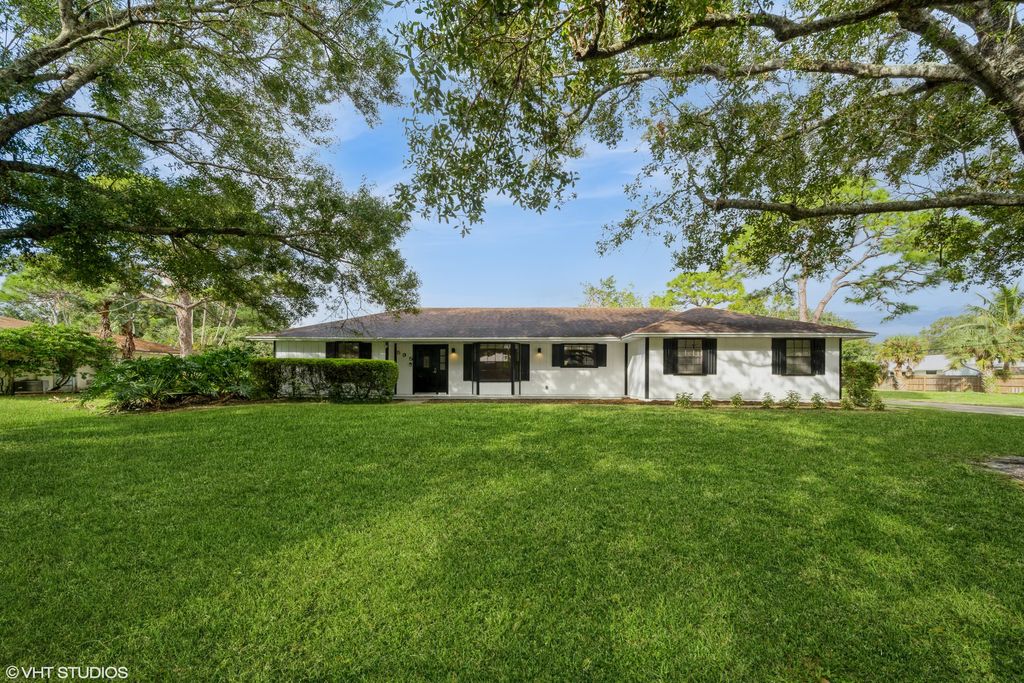 Photo of 595 11th Avenue, Vero Beach, FL 32962 (MLS # B26026703)