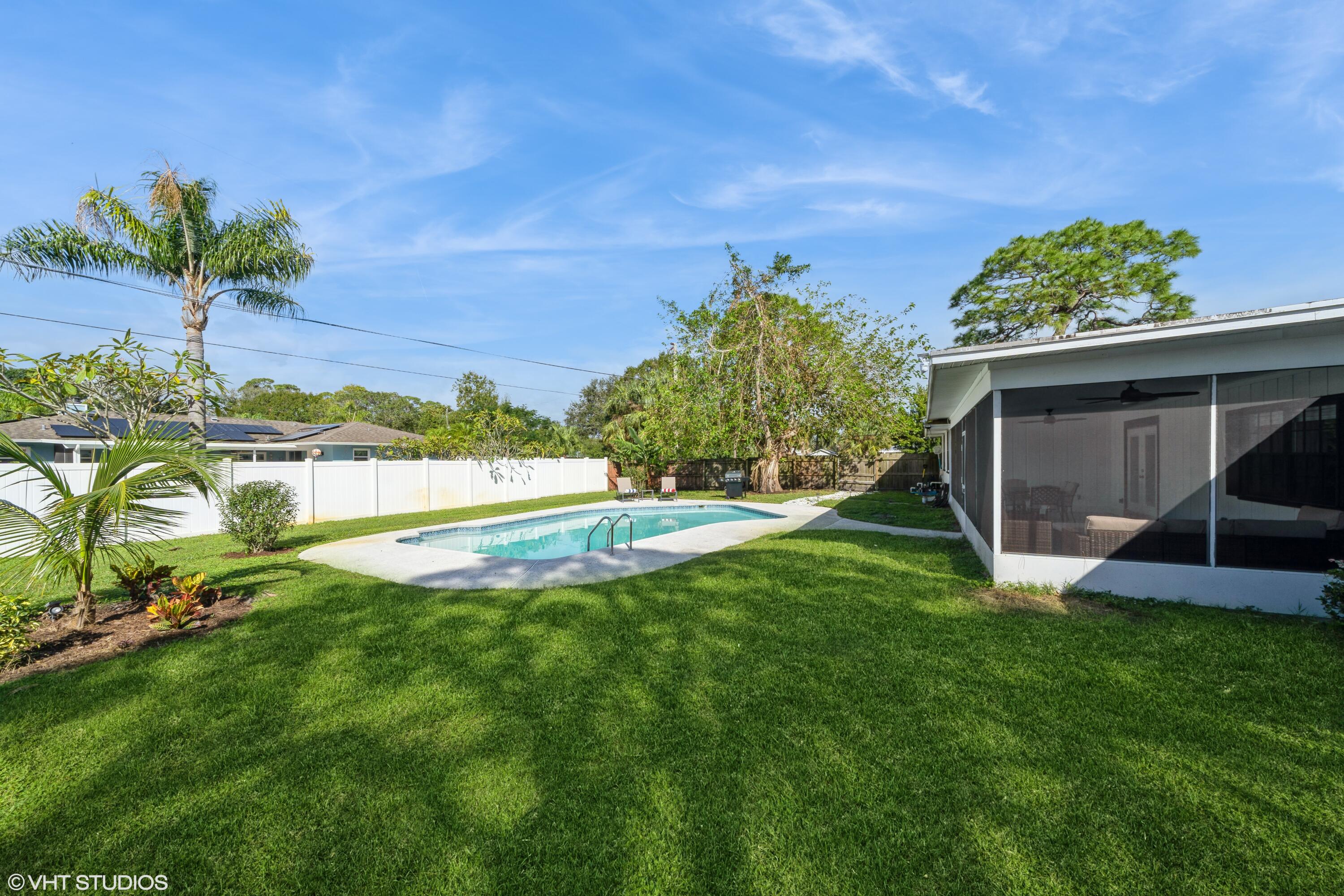 PINECREST SUB UNIT 1 - Residential