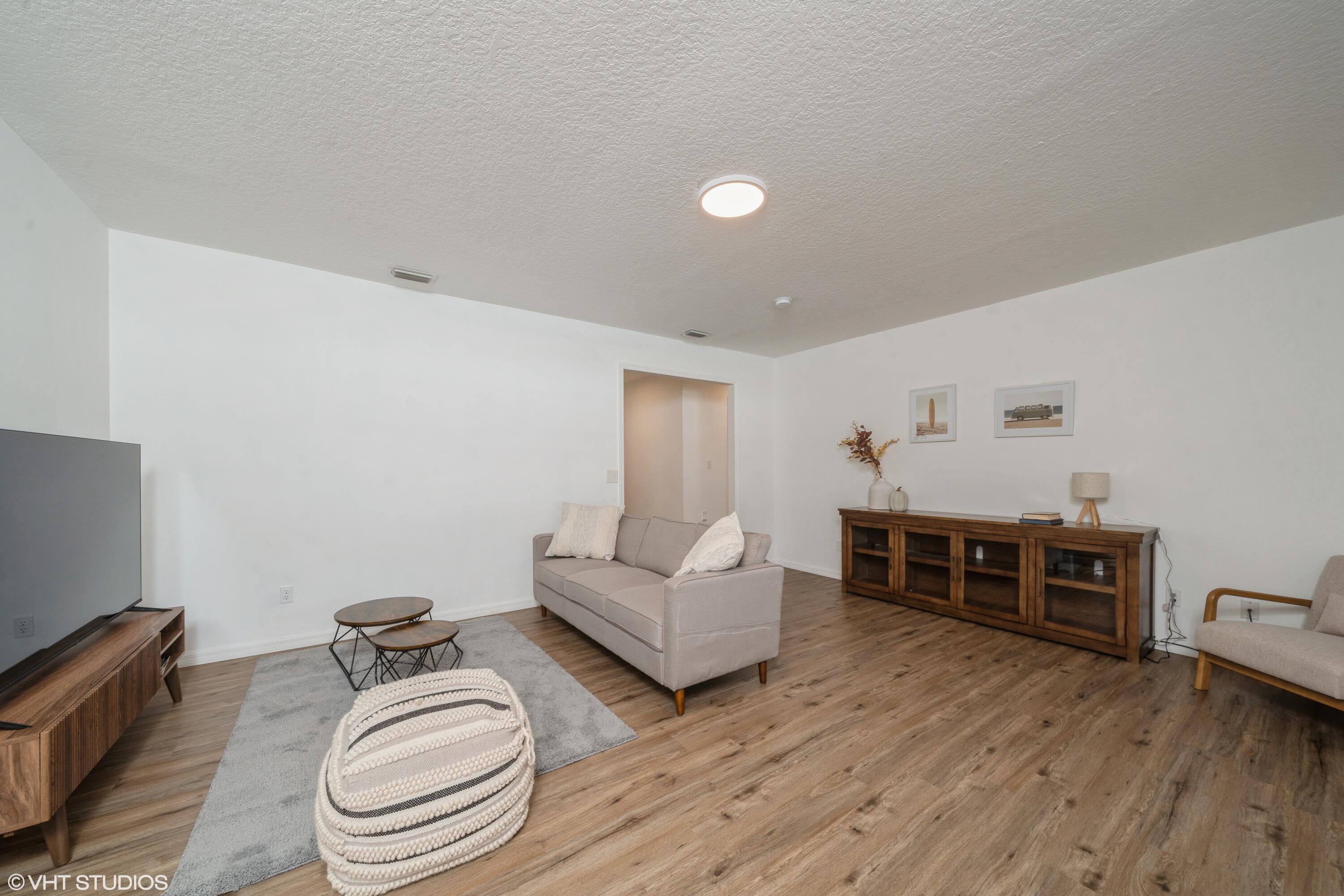 PINECREST SUB UNIT 1 - Residential
