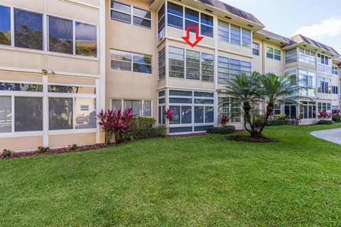 A home in Lauderdale Lakes