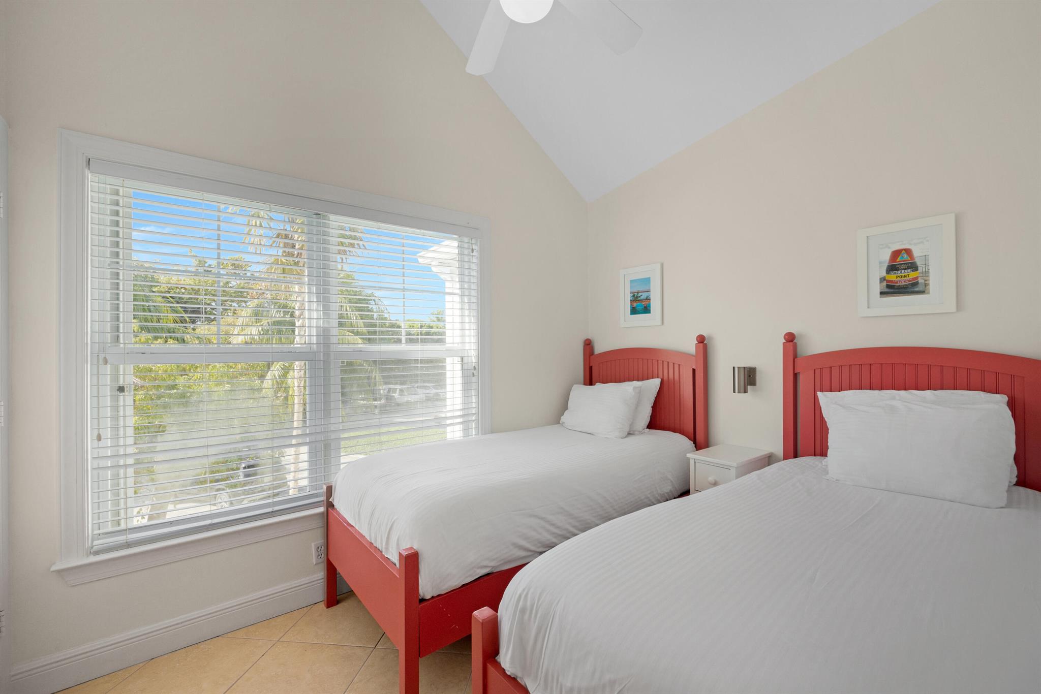 Tranquility Bay Beach Hou - Residential