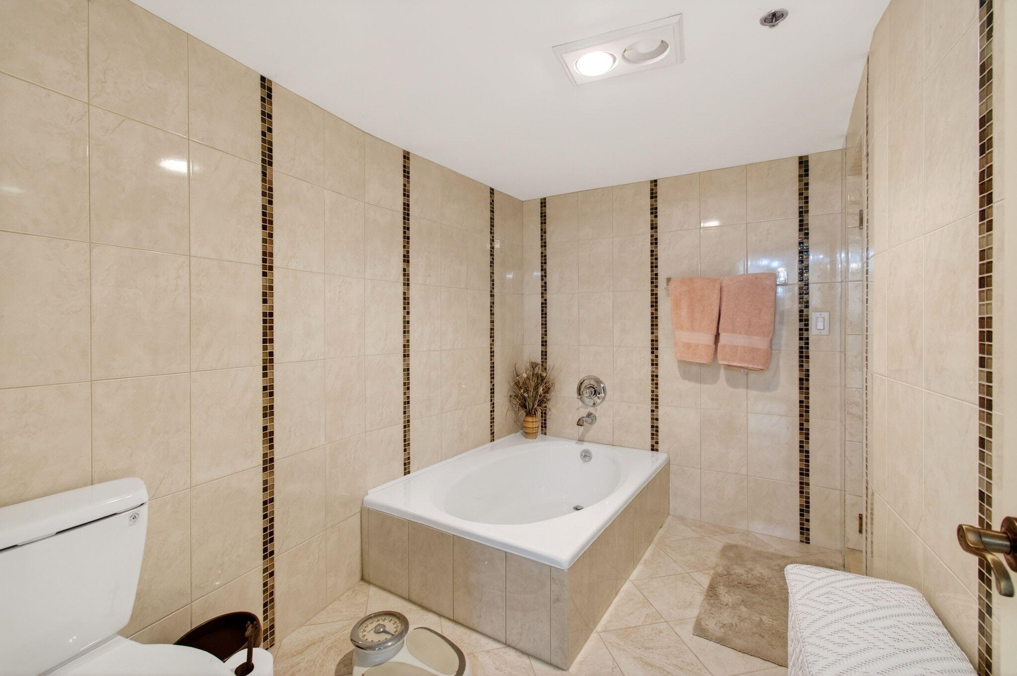BRAEMAR ISLE CONDO - Residential