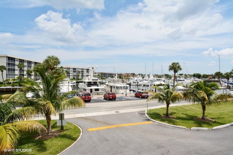 MARINA BAY CONDO - Residential