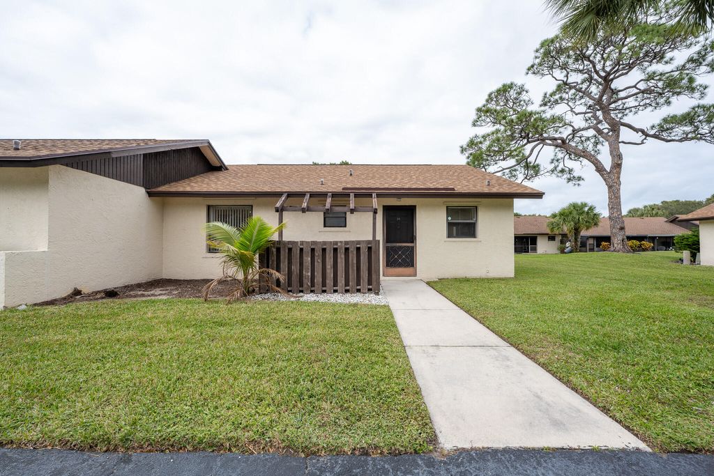 Photo of 24 Via De Casas Norte, Boynton Beach, FL 33426 (MLS # R10945295)