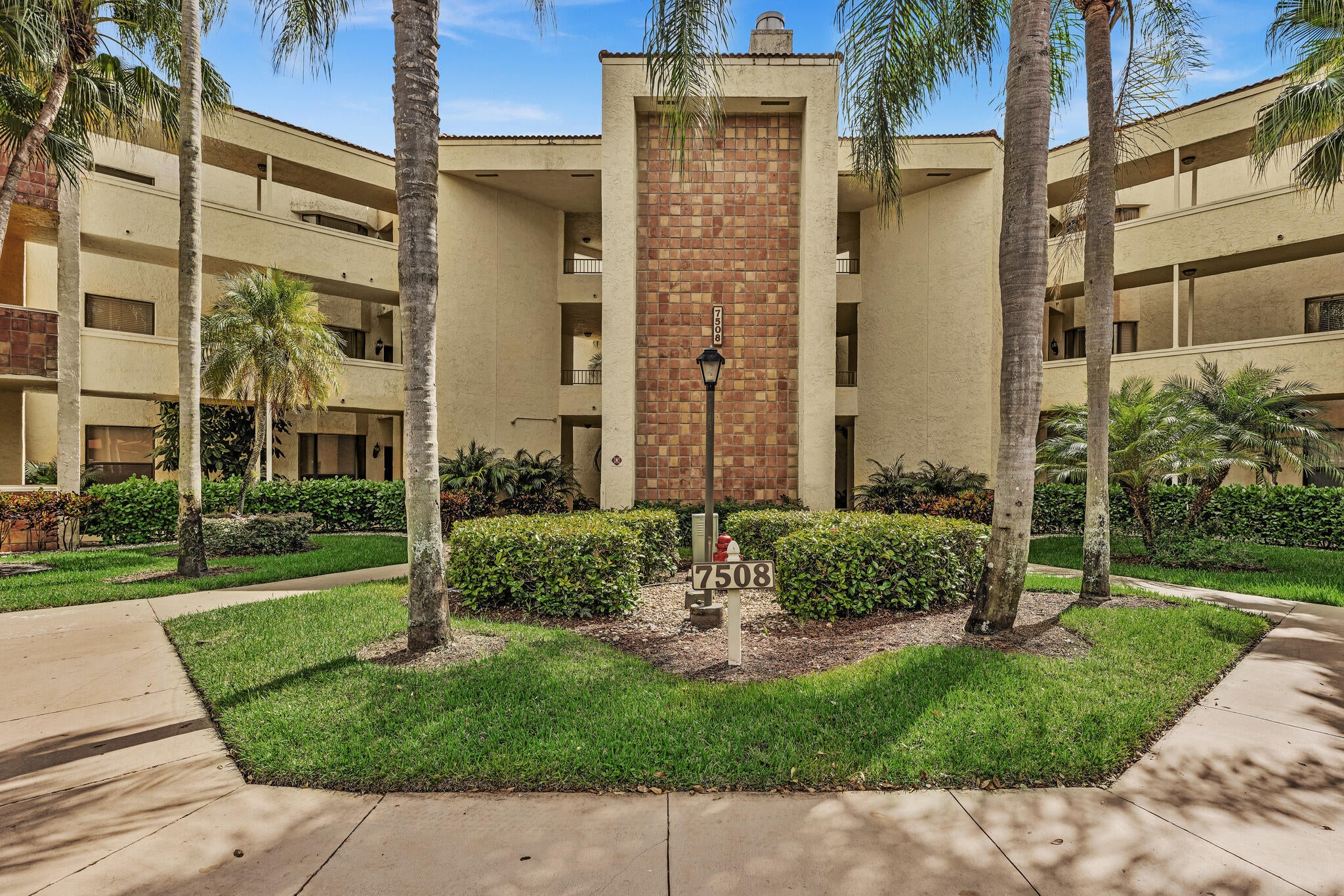 7508 LA PAZ Boulevard 204