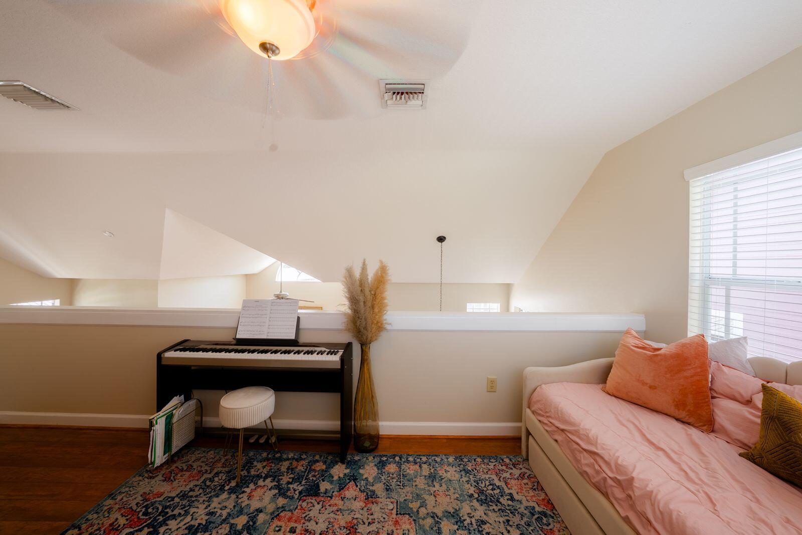 COTTAGES/THE LAKE - Residential Lease
