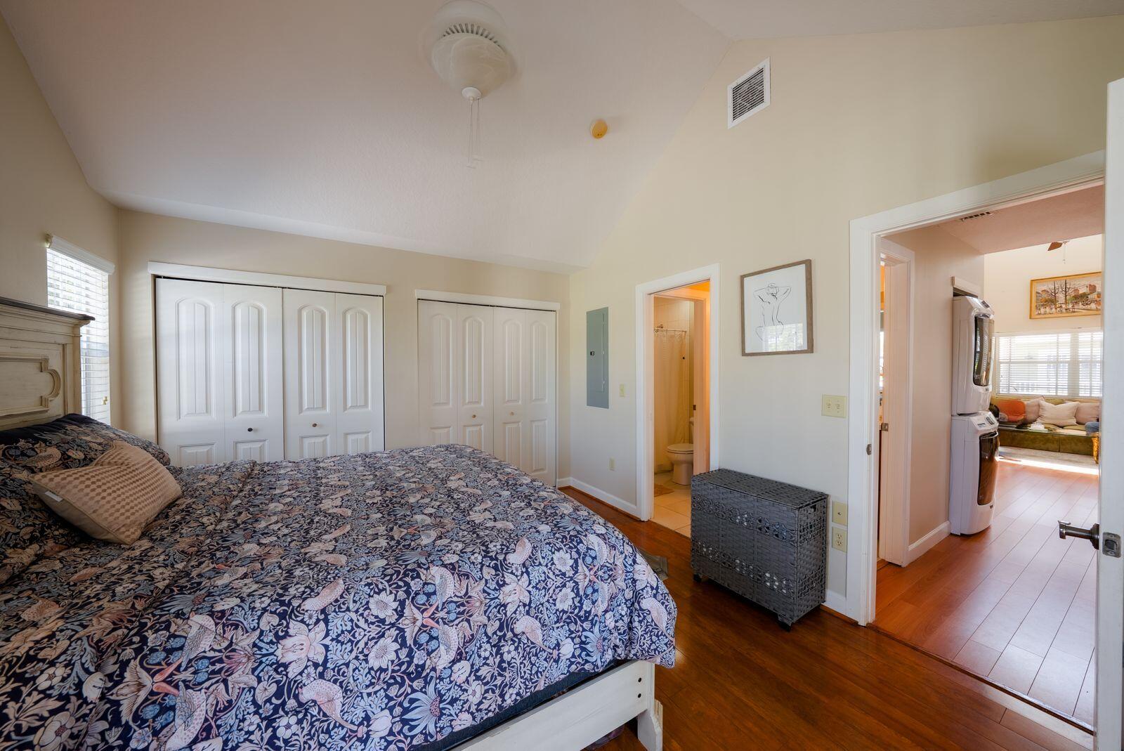 COTTAGES/THE LAKE - Residential Lease