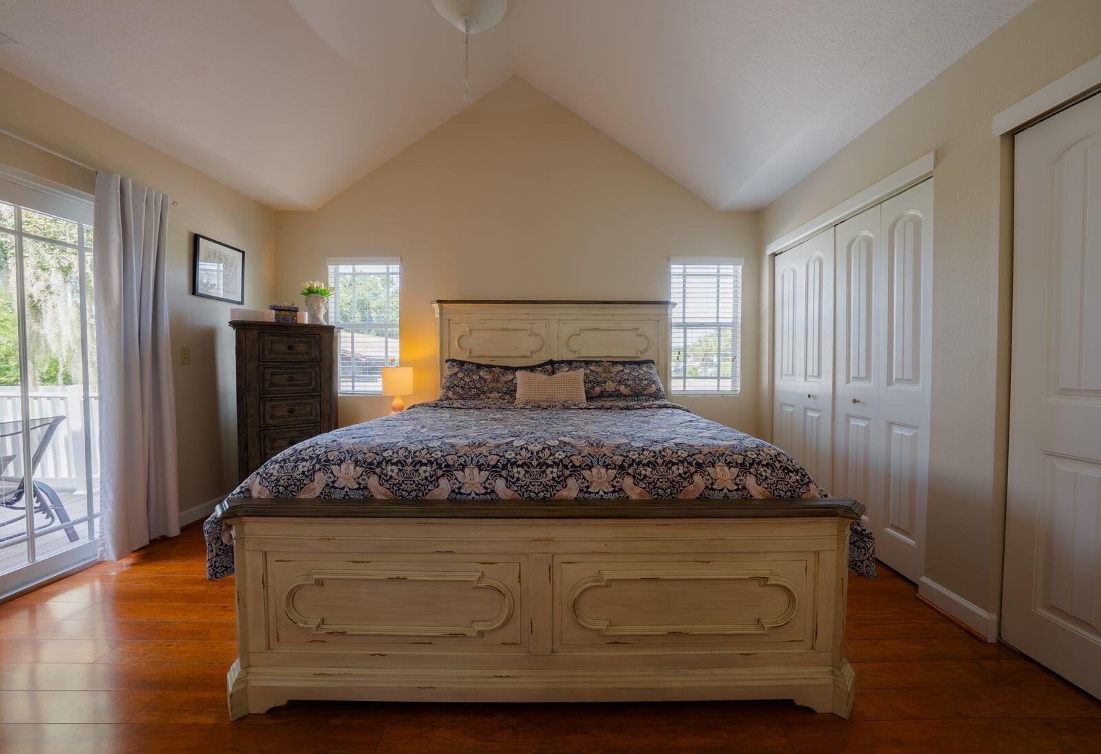 COTTAGES/THE LAKE - Residential Lease