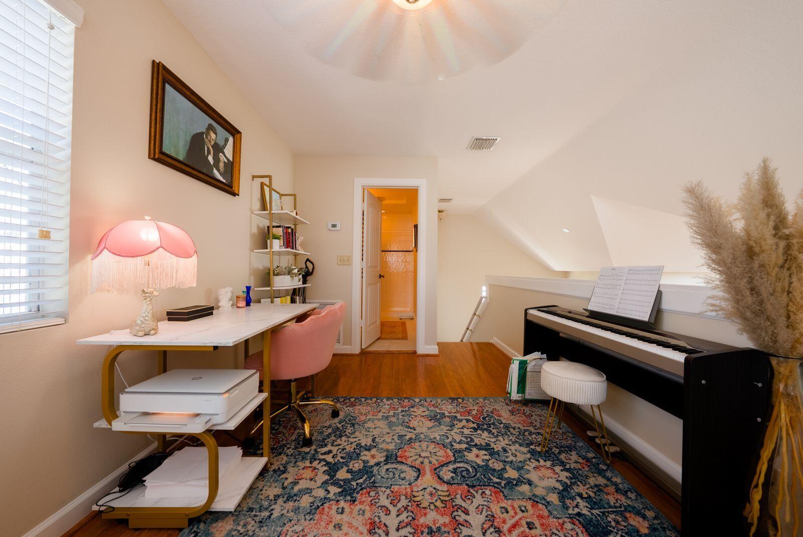 COTTAGES/THE LAKE - Residential Lease