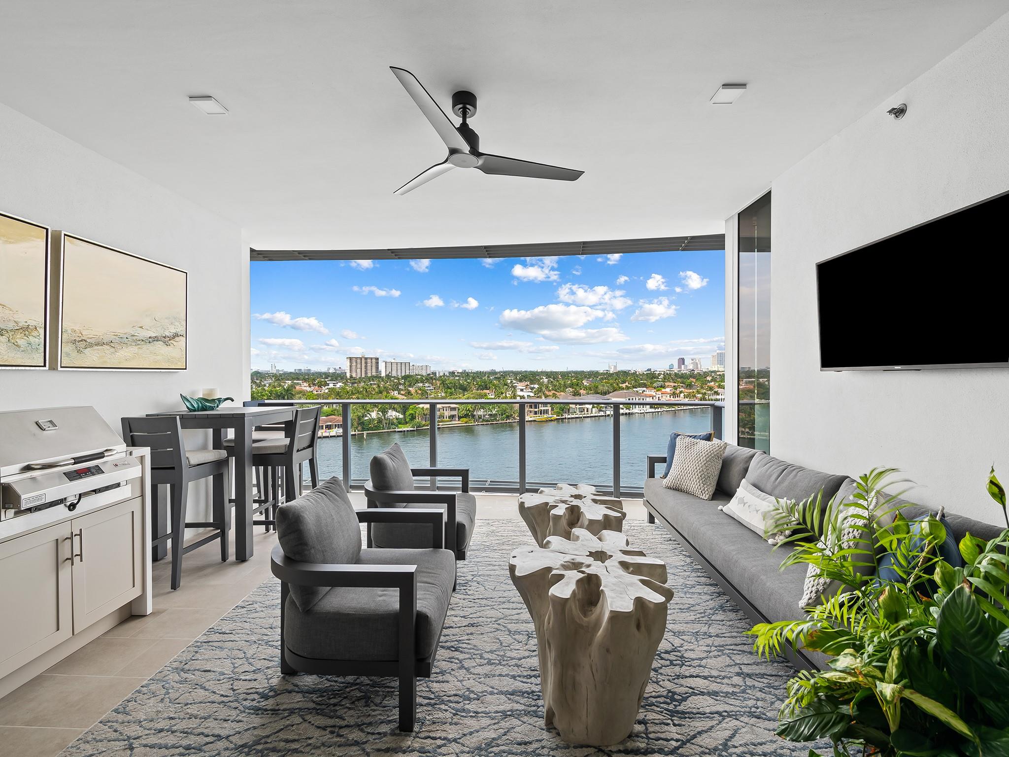 435 Bayshore Dr 703