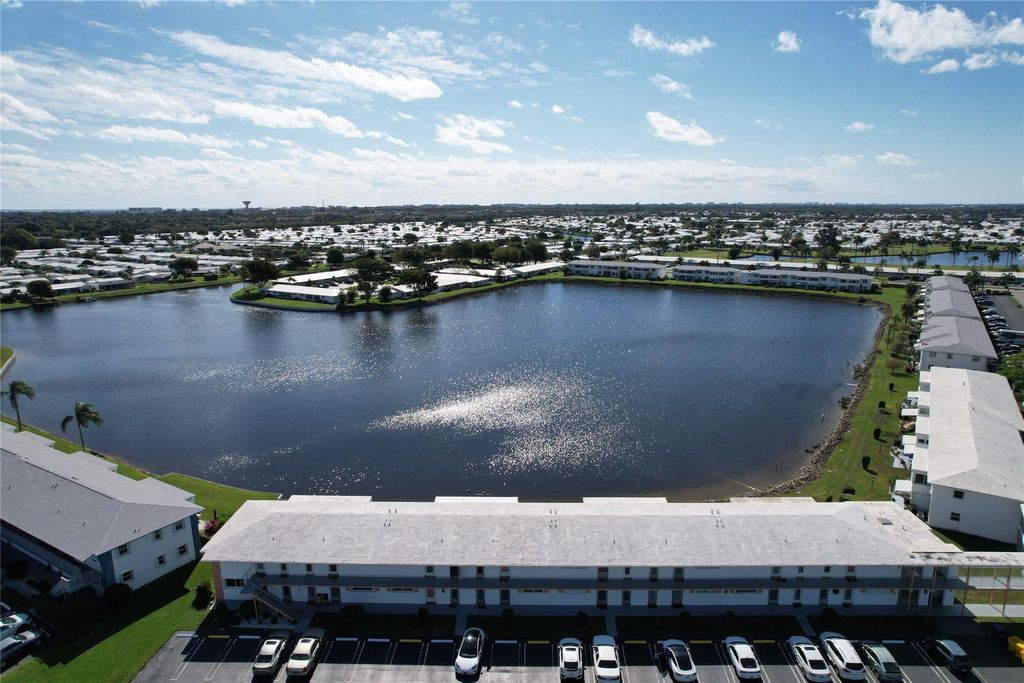 Photo of 1116 Lake Terrace #214, Boynton Beach, FL 33426 (MLS # F10493134)