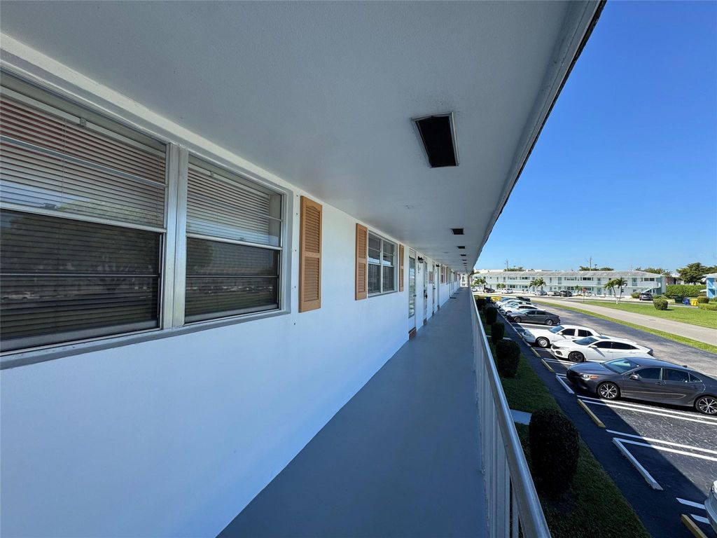 Photo of 1116 Lake Terrace #214, Boynton Beach, FL 33426 (MLS # F10493134)