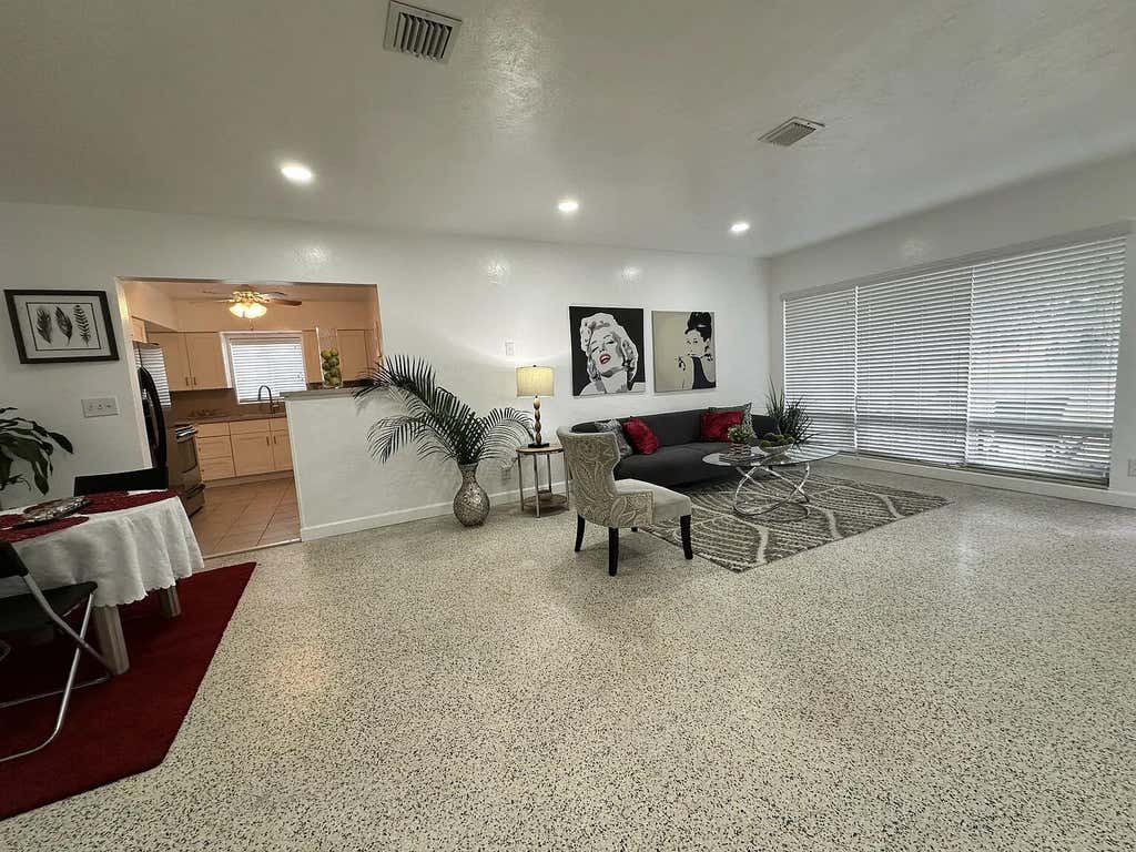 Photo of 950 E Dayton Circle, Fort Lauderdale, FL 33312 (MLS # B26036150)