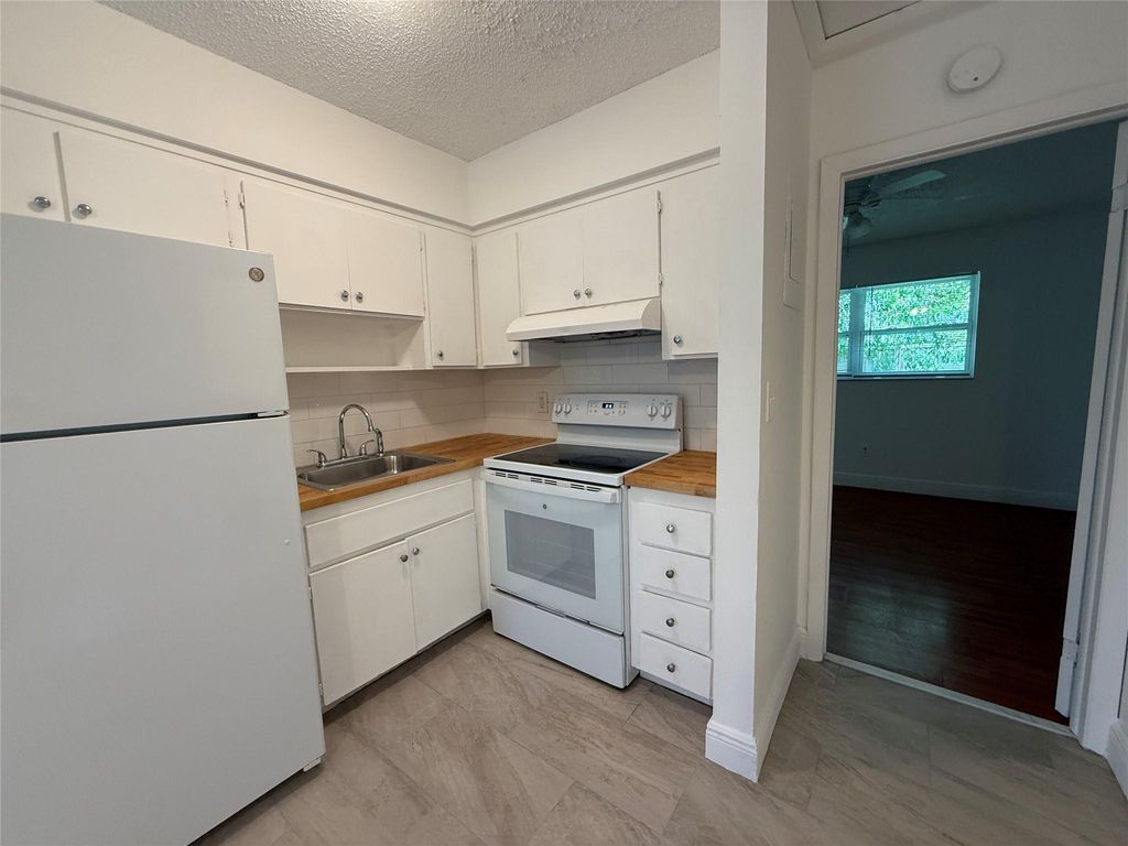 Photo of 810 SE 18th Street #6, Fort Lauderdale, FL 33316 (MLS # F10516673)