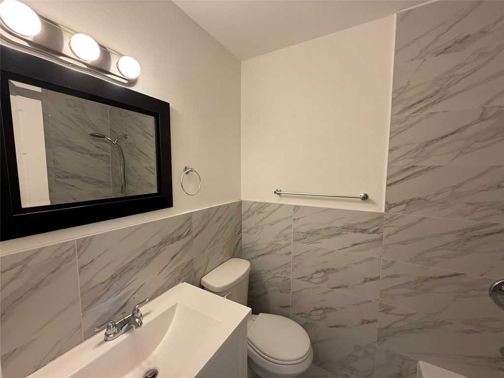 Photo of 810 SE 18th Street #6, Fort Lauderdale, FL 33316 (MLS # F10516673)
