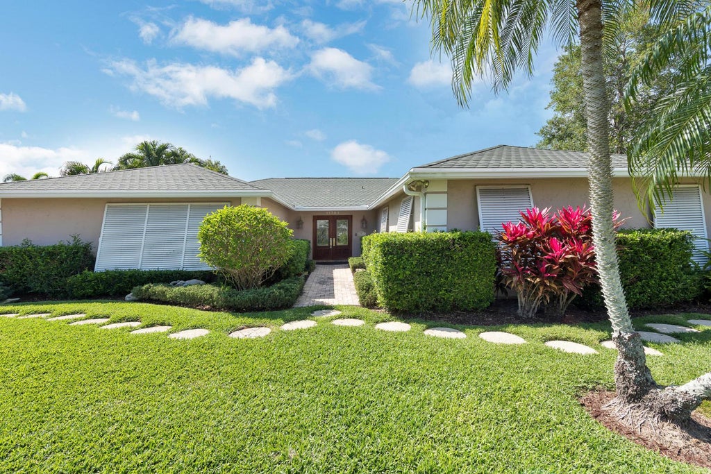Photo of 11741 Cottonwood Avenue, Palm Beach Gardens, FL 33410 (MLS # R10997049)