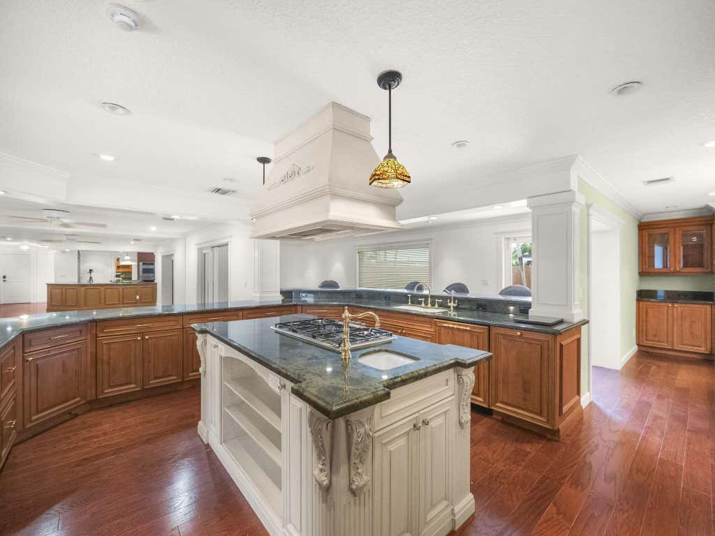 Photo of 11741 Cottonwood Avenue, Palm Beach Gardens, FL 33410 (MLS # R10997049)