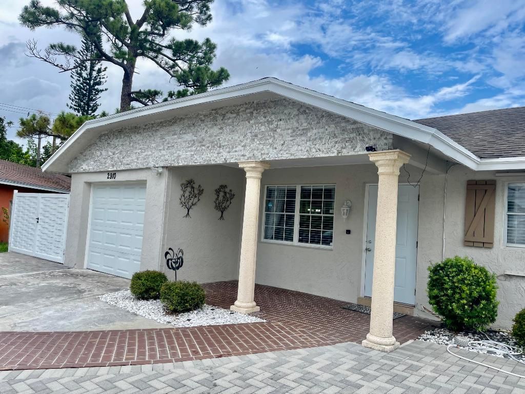 Photo of 2910 Via Vizcaya, Lake Worth, FL 33461 (MLS # R10993337)
