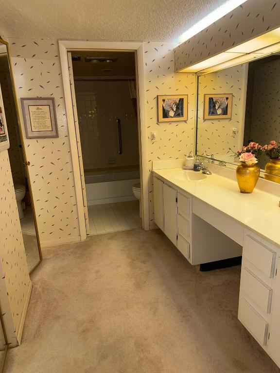 PALM GREENS AT VILLA DEL RAY CONDO - Residential