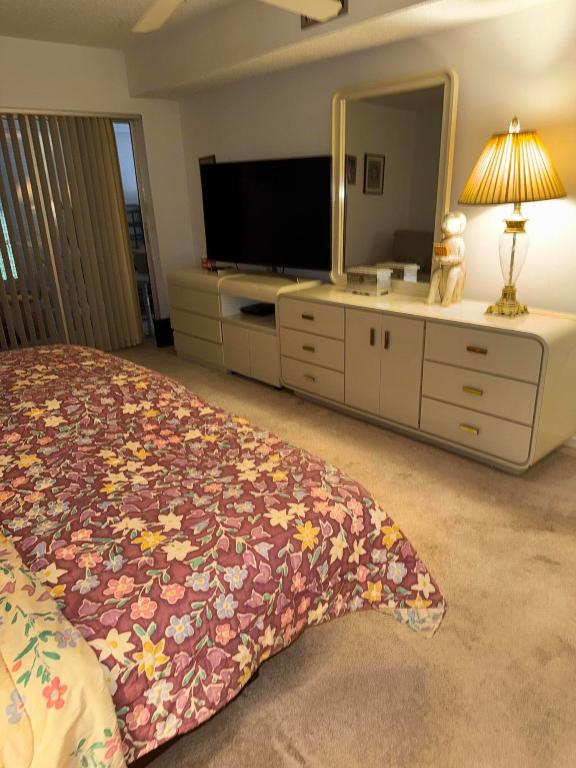 PALM GREENS AT VILLA DEL RAY CONDO - Residential