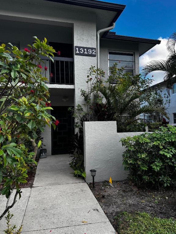 PALM GREENS AT VILLA DEL RAY CONDO - Residential