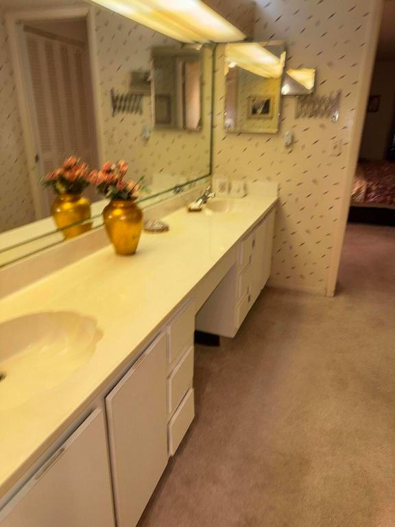 PALM GREENS AT VILLA DEL RAY CONDO - Residential