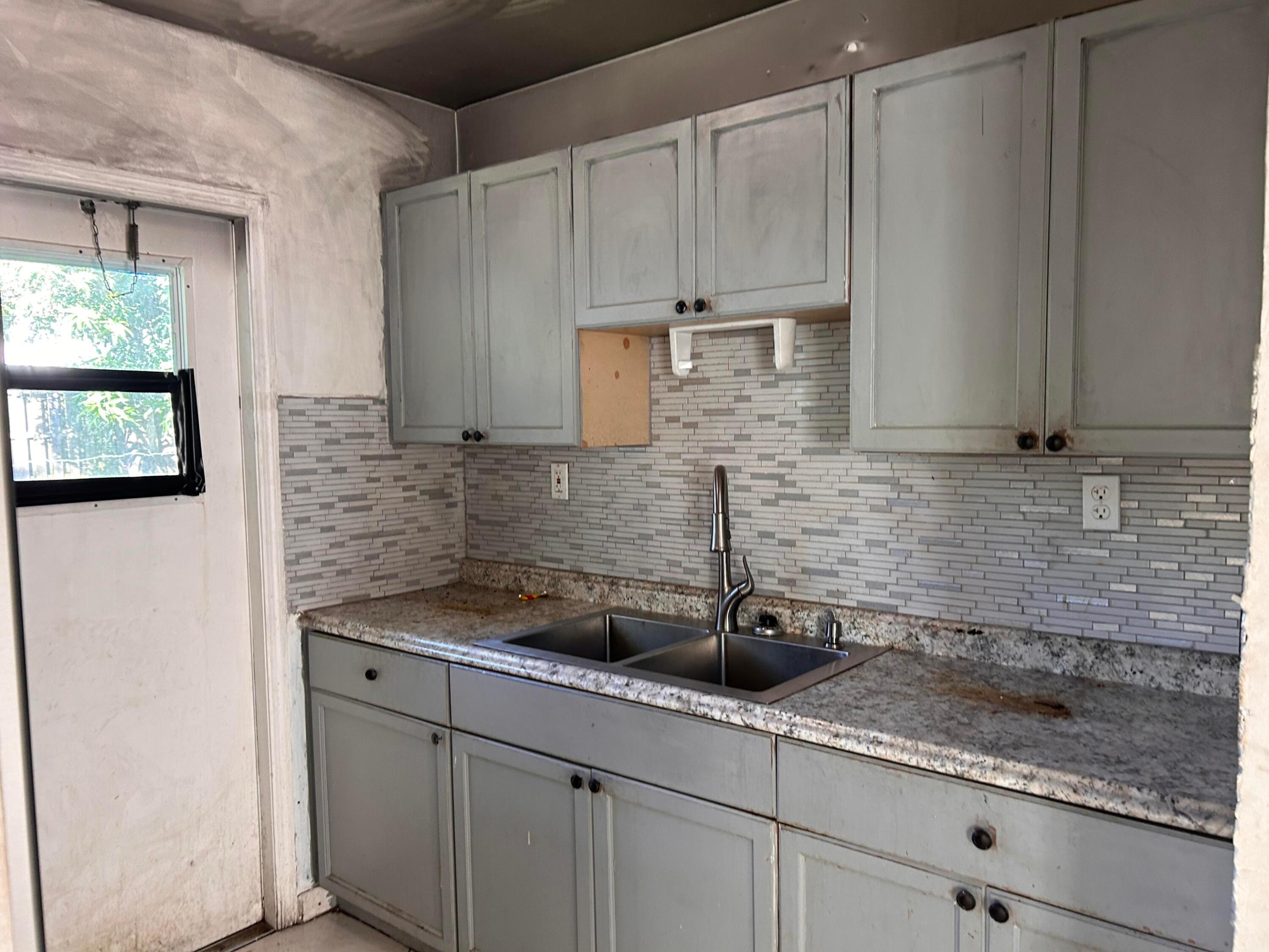 RIVIERA BEACH HEIGHTS ADD 3 - Residential