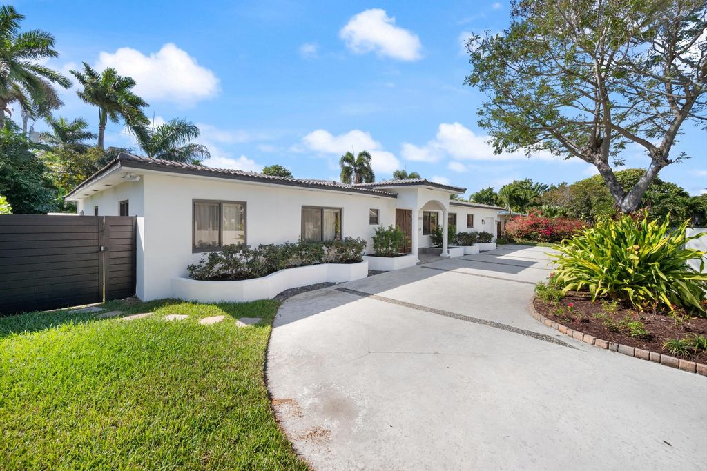 Photo of 2600 Yacht Club Blvd, Fort Lauderdale, FL 33304 (MLS # B26001157)