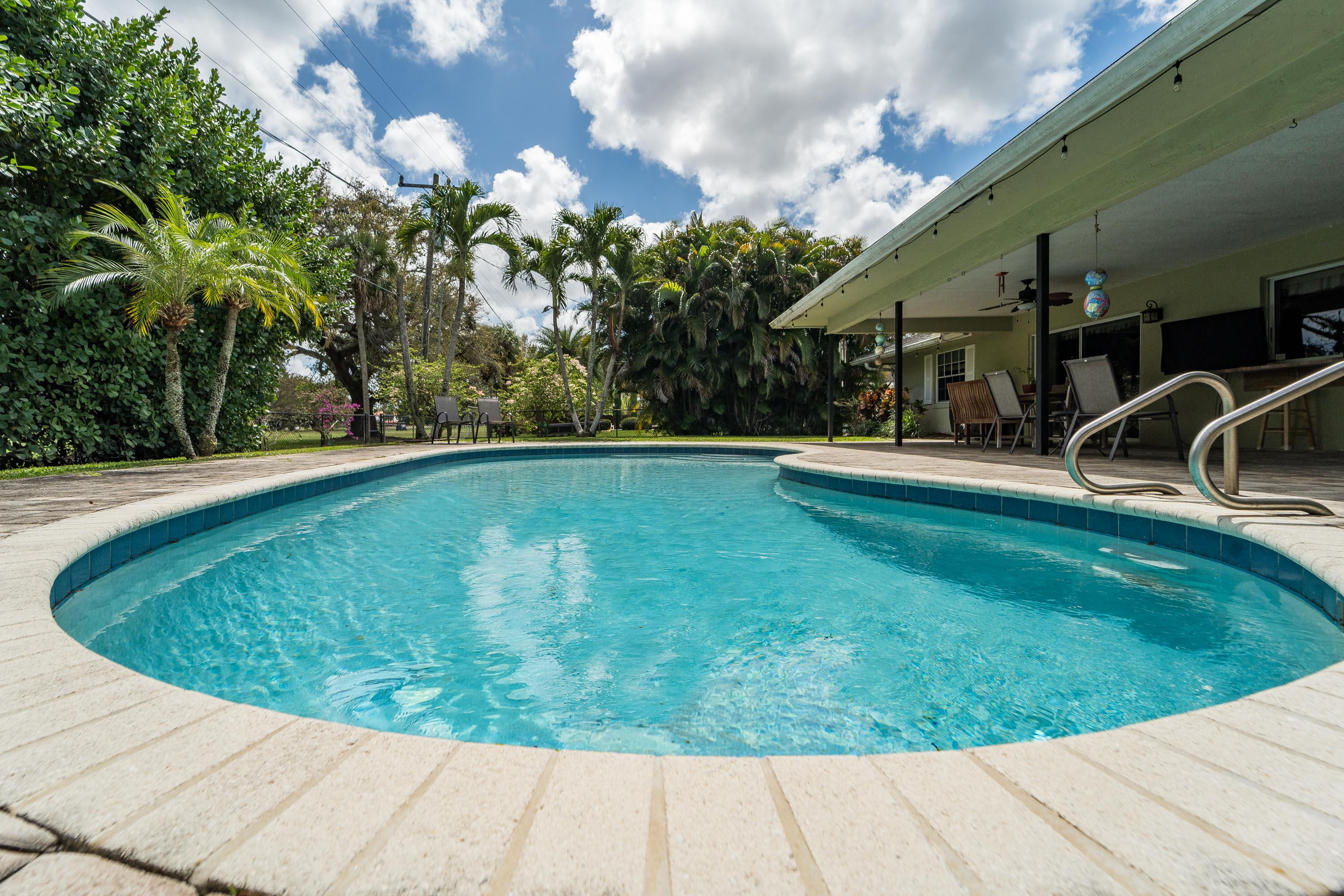 PALM BEACH NATL GOLF AND COUNTRY CLUB ESTATES 1 - Residential