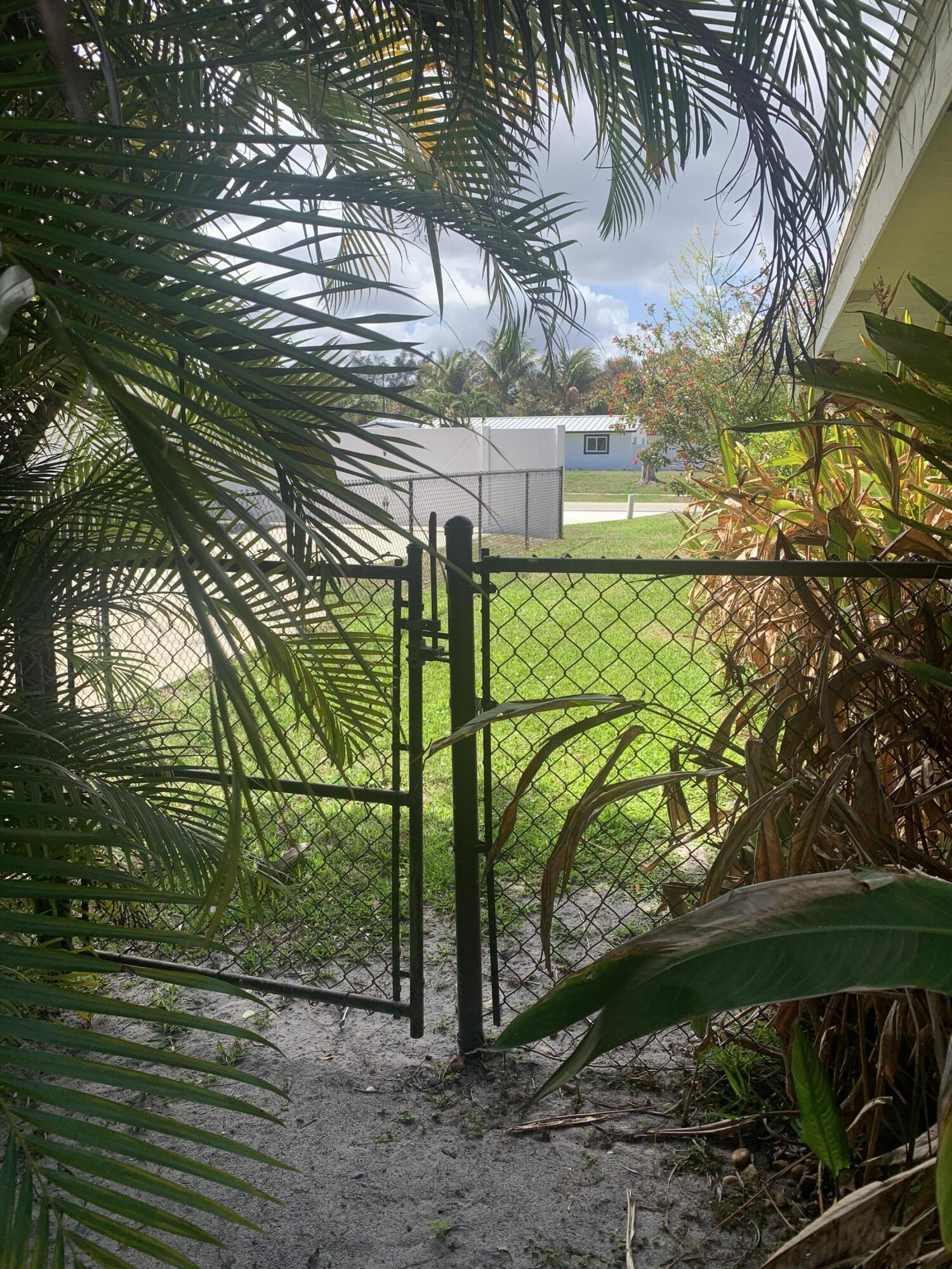 PALM BEACH NATL GOLF AND COUNTRY CLUB ESTATES 1 - Residential