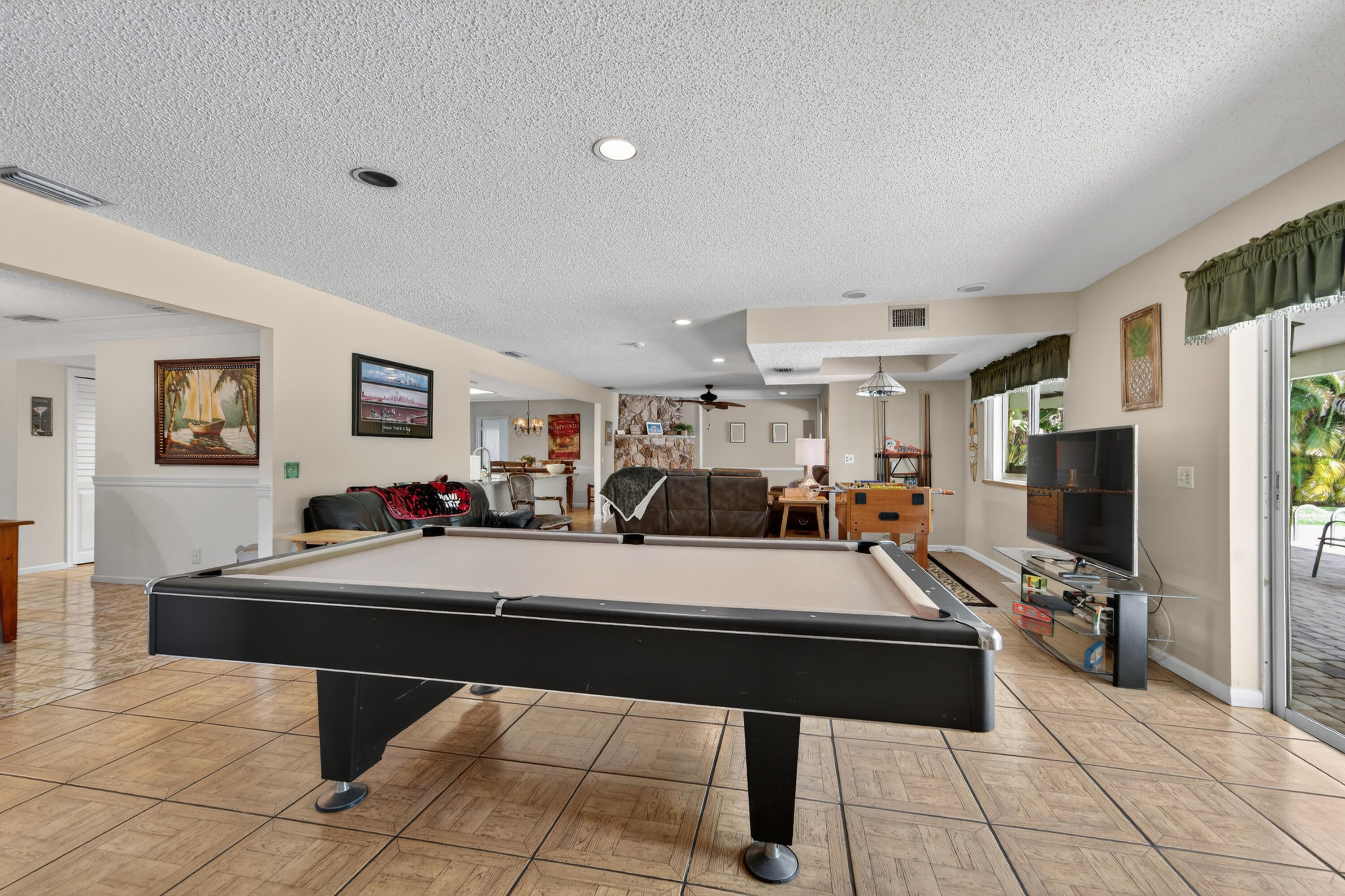 PALM BEACH NATL GOLF AND COUNTRY CLUB ESTATES 1 - Residential