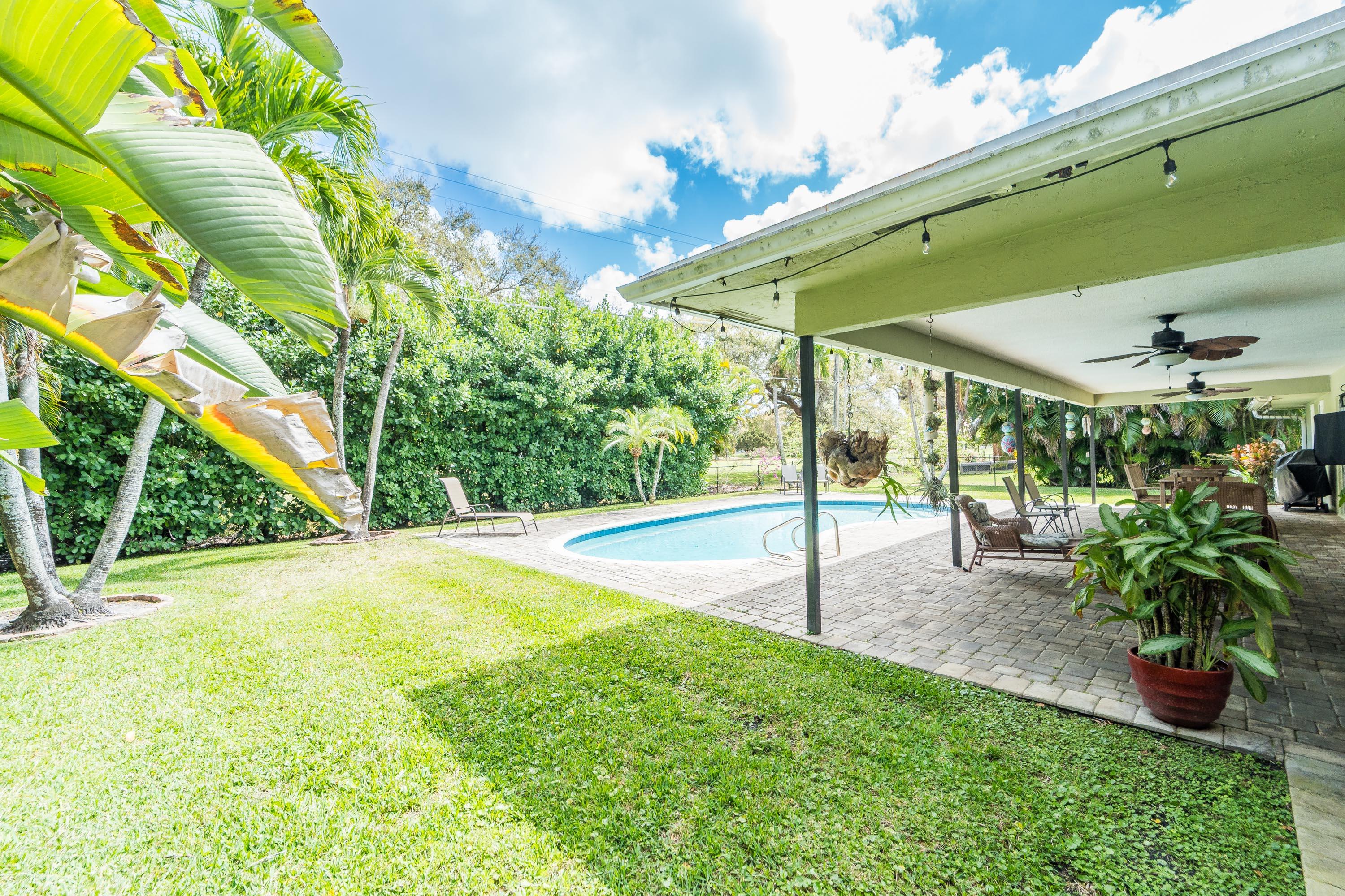 PALM BEACH NATL GOLF AND COUNTRY CLUB ESTATES 1 - Residential