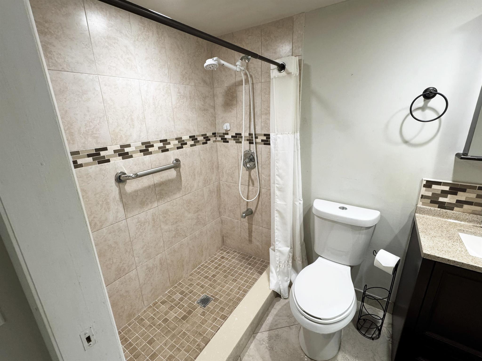 KINGS POINT NORMANDY COND - Residential Lease