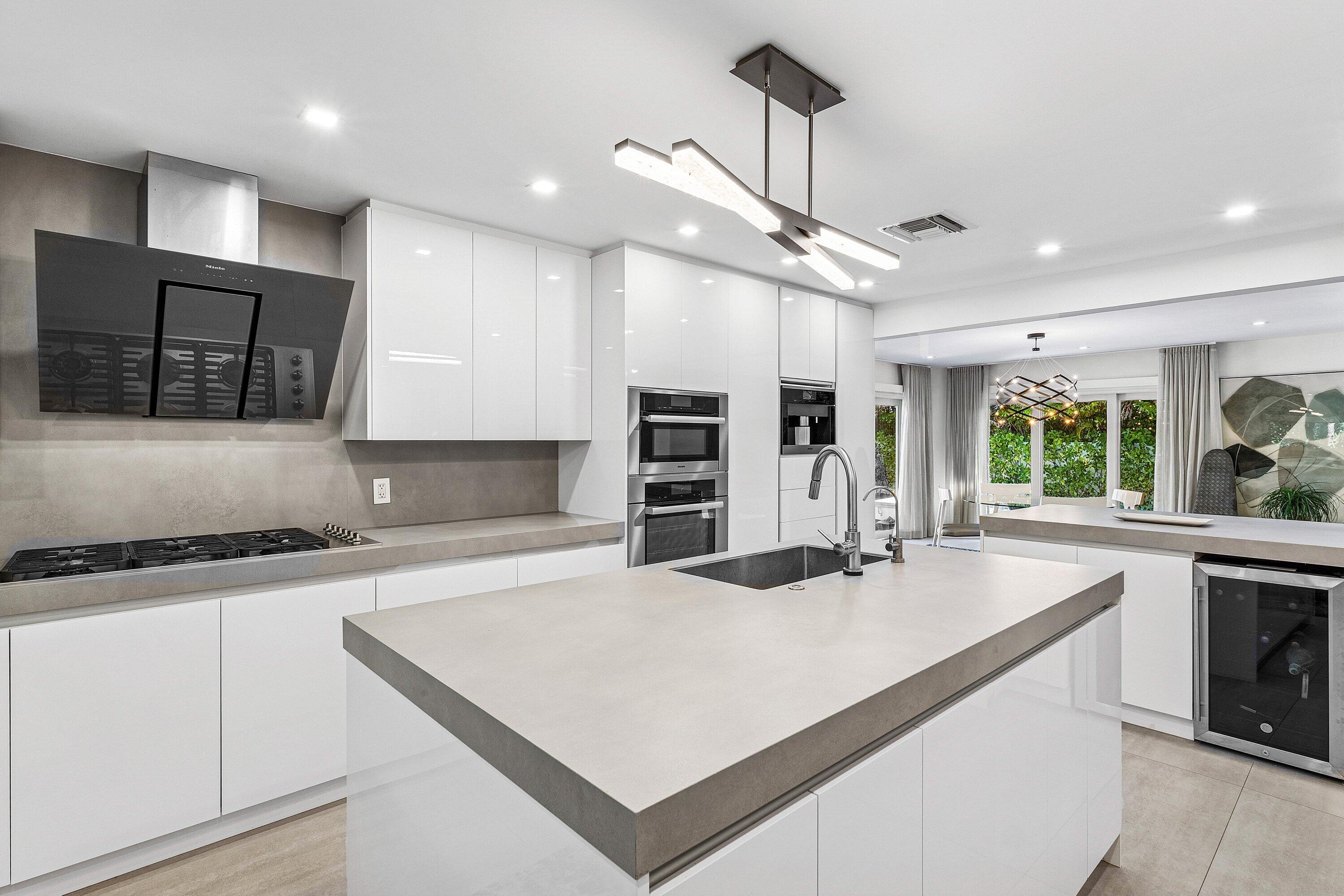 LAKE SHORES LANTANA - Residential