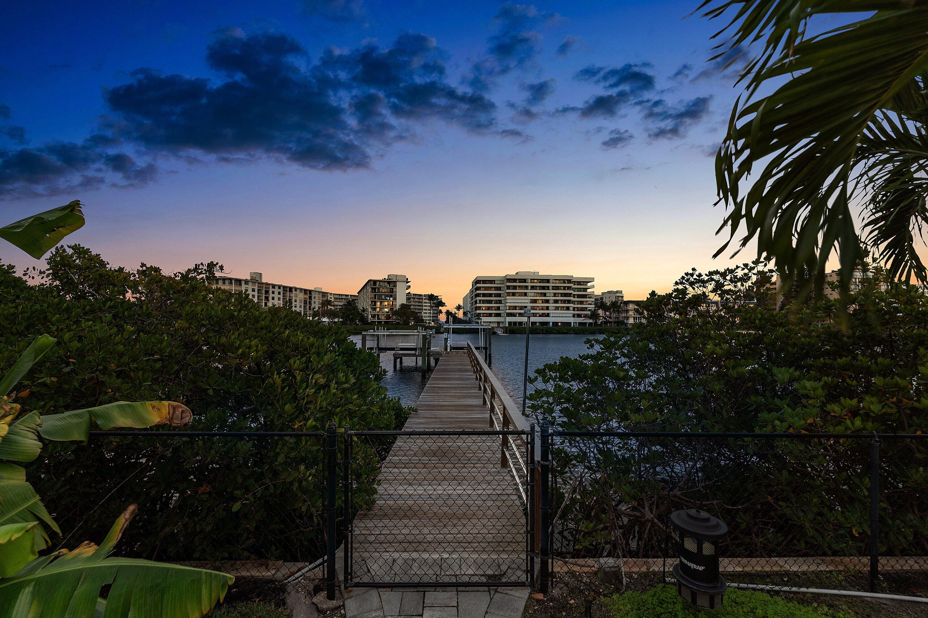 LAKE SHORES LANTANA - Residential