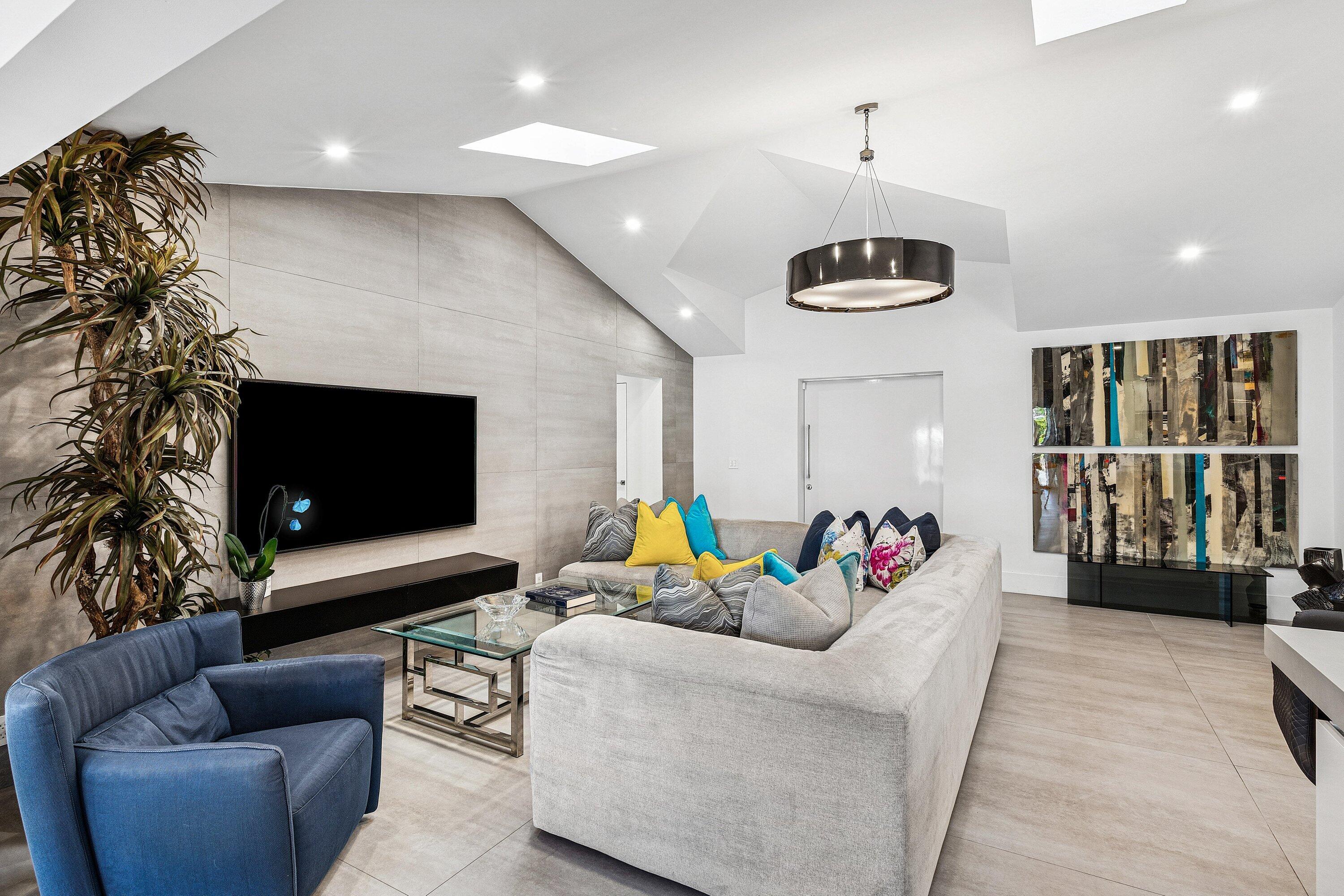 LAKE SHORES LANTANA - Residential