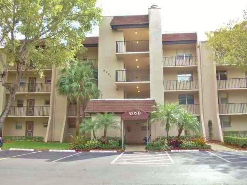 Photo of 9235 Lagoon Pl #315, Davie, FL 33324 (MLS # F10532654)