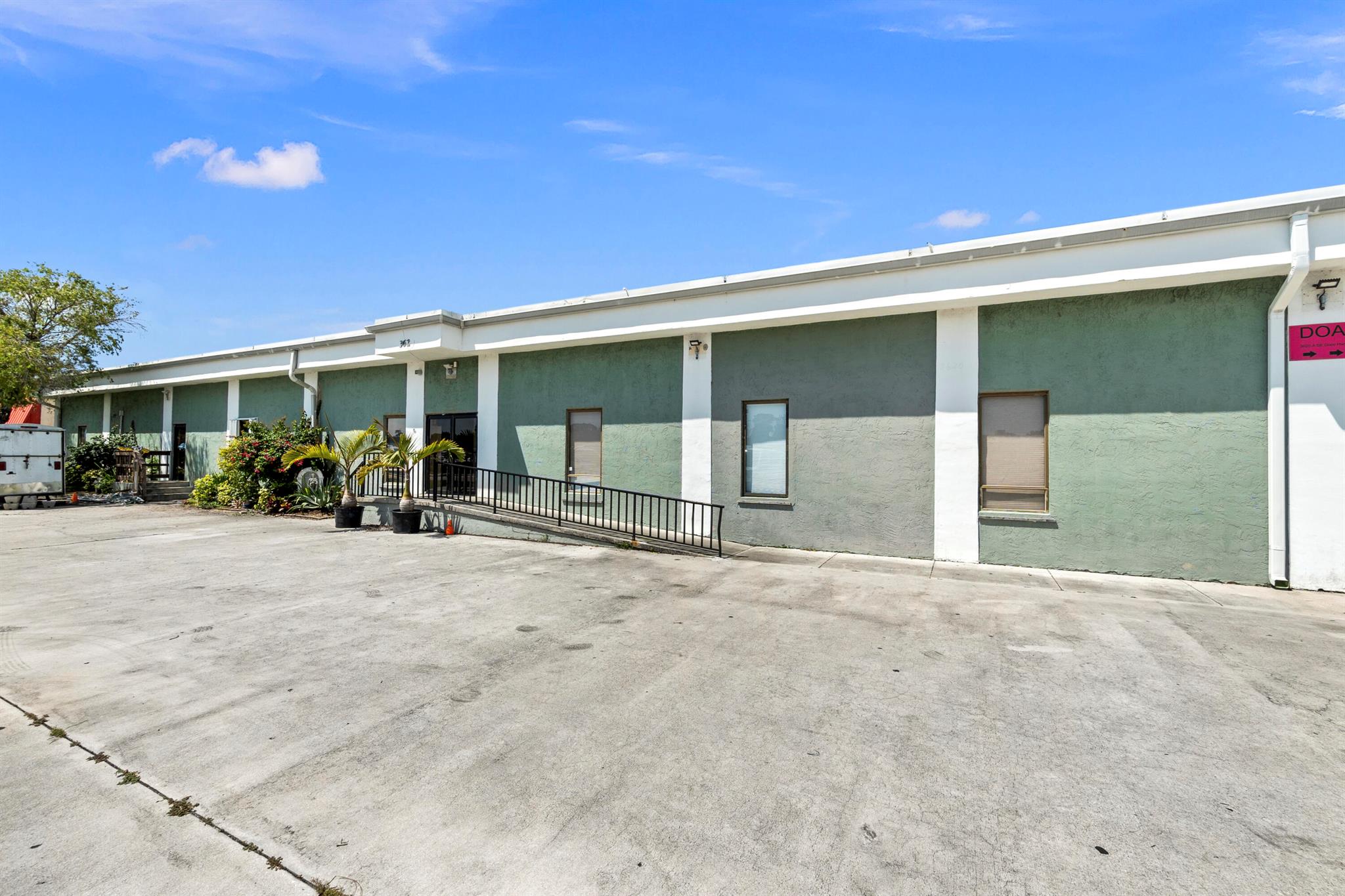 Golden Gate - Commercial Sale