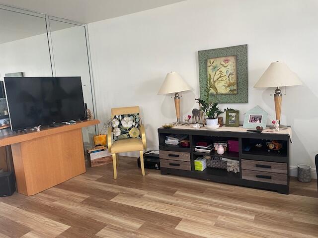 KINGS POINT CAPRI CONDOS - Residential