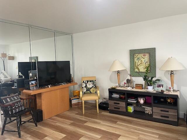 KINGS POINT CAPRI CONDOS - Residential