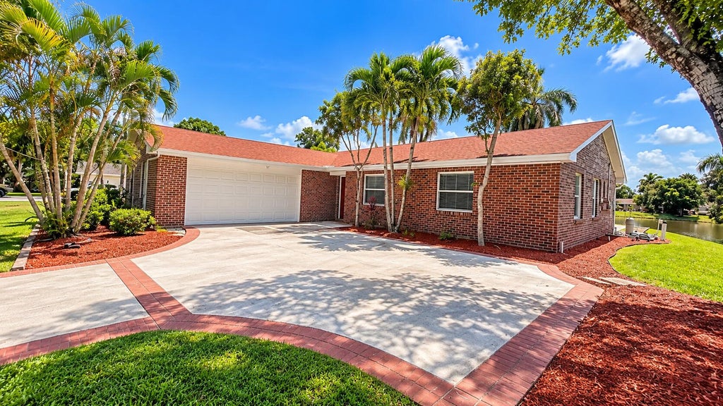 Photo of 8102 PIONEER Road, Royal Palm Beach, FL 33411 (MLS # B26067622)