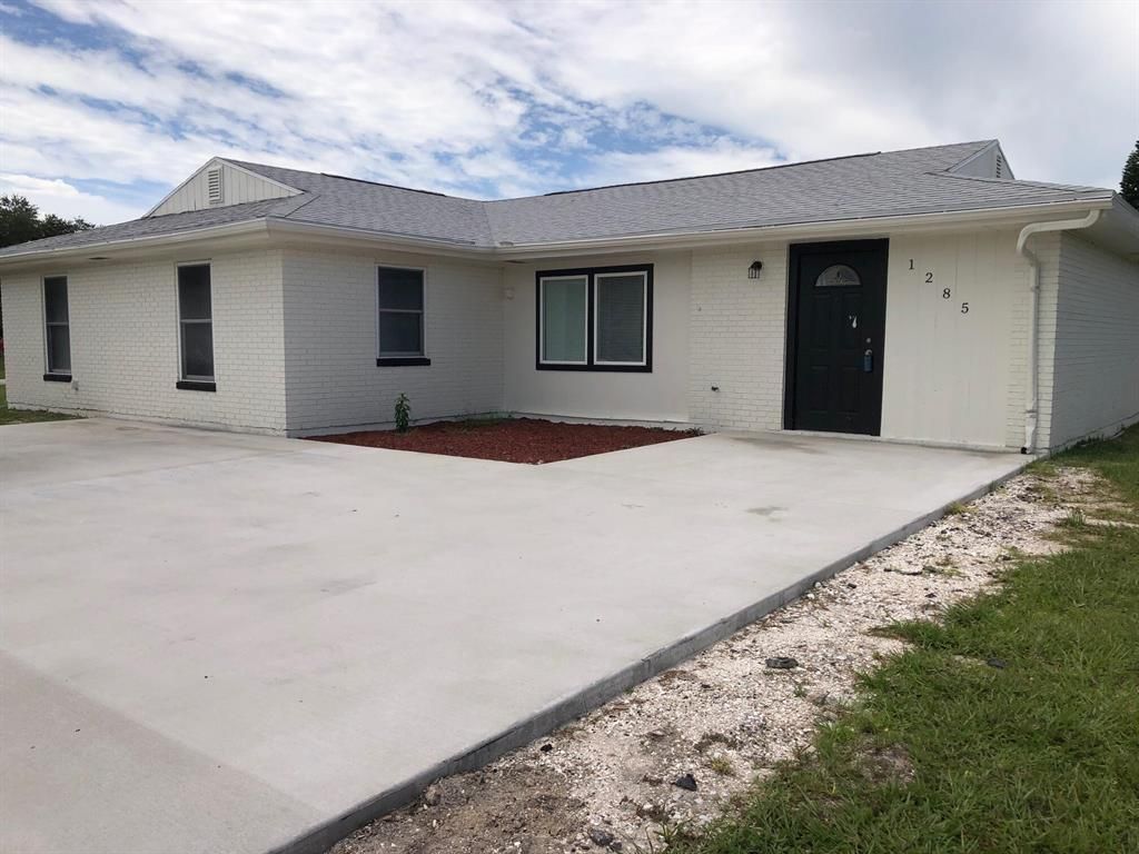 Photo of 1285 SE Port St Lucie Boulevard Blvd, Port Saint Lucie, FL 34952 (MLS # R10819466)