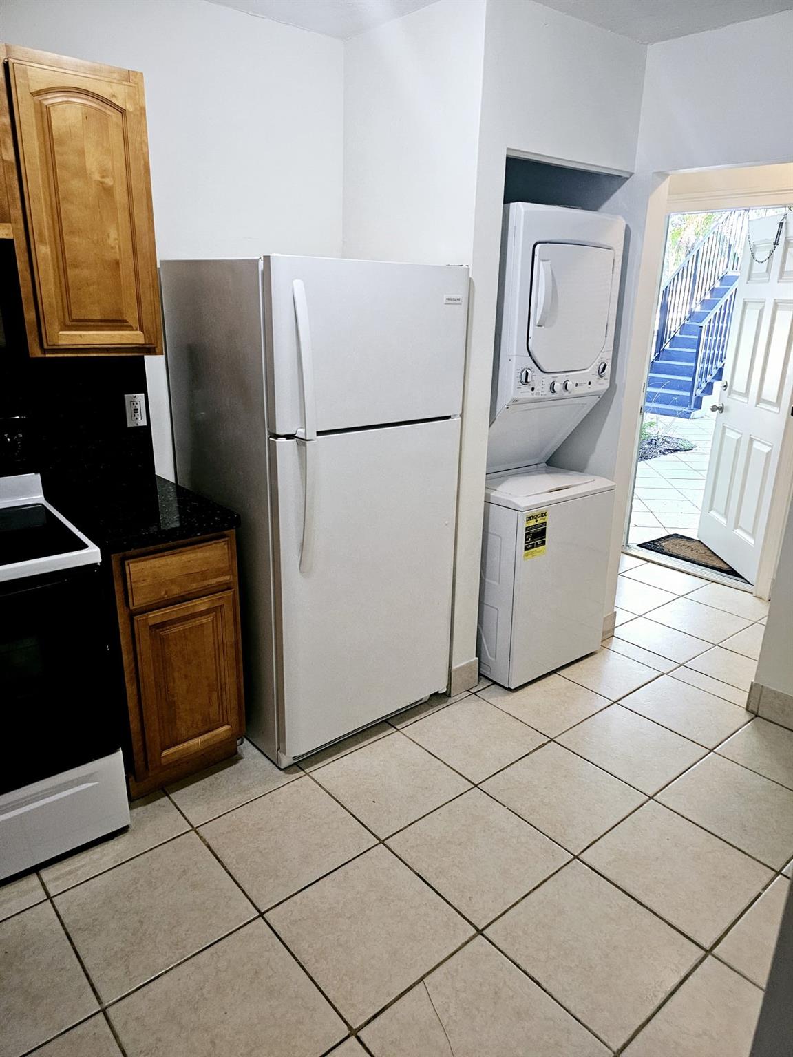 Lauderdale 2-9 D - Residential Lease