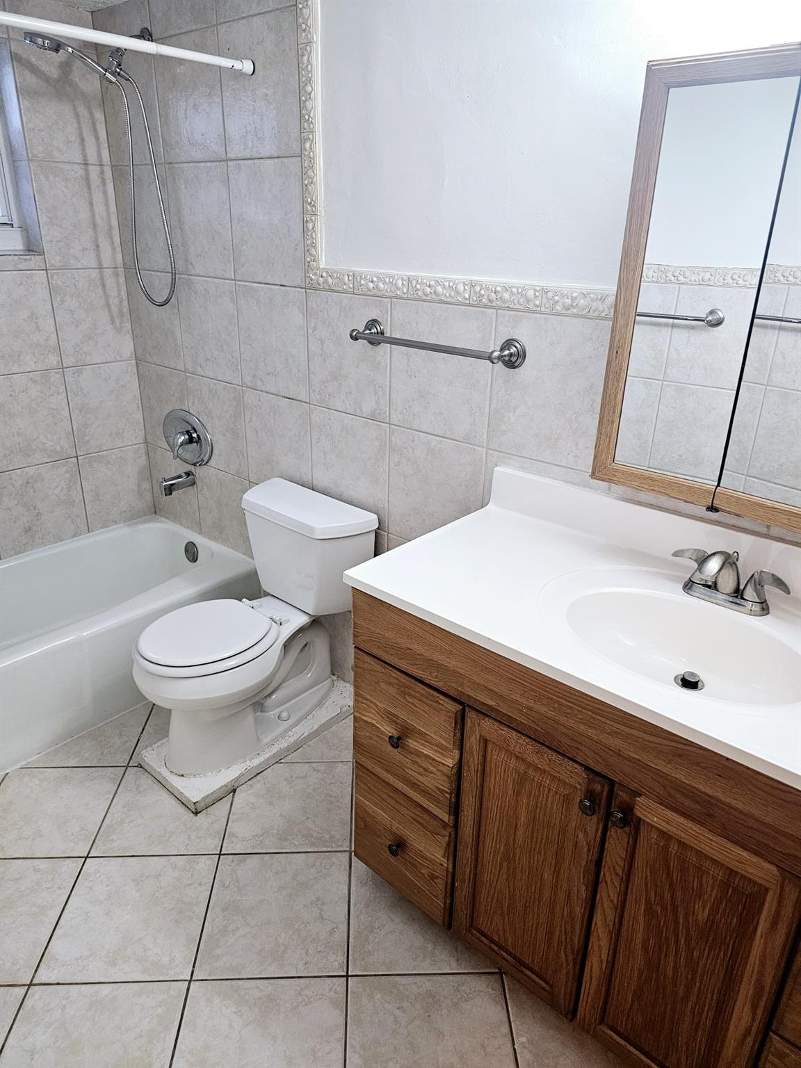 Lauderdale 2-9 D - Residential Lease