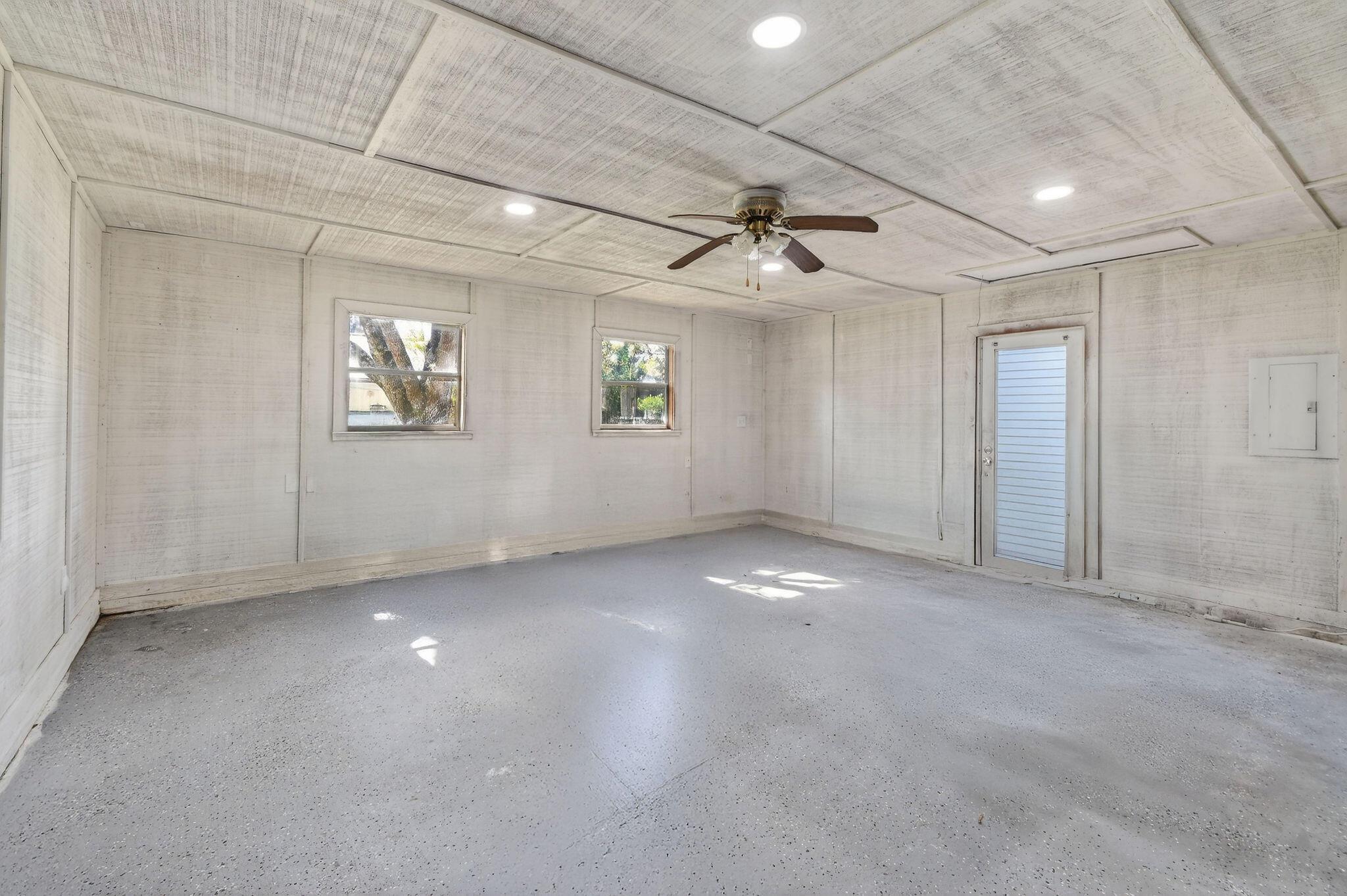 LOXAHATCHEE GROVES - Residential