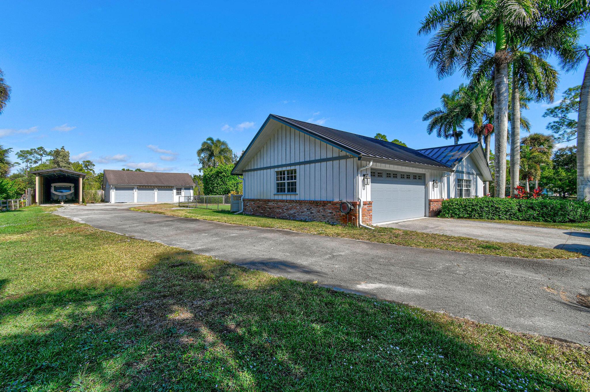 LOXAHATCHEE GROVES - Residential