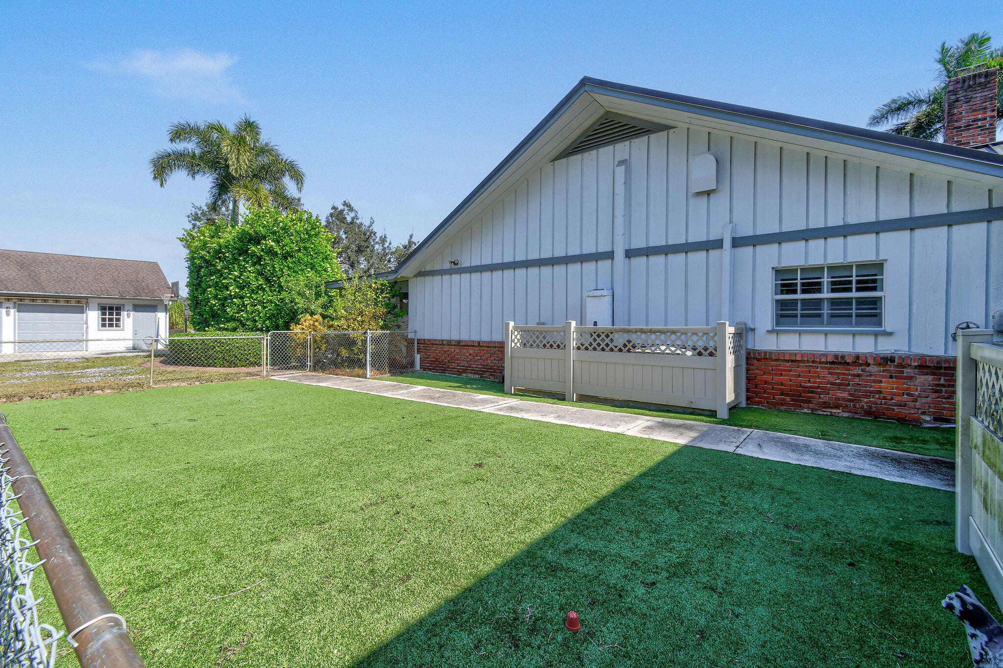 LOXAHATCHEE GROVES - Residential